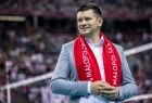 Marszałek Łukasz Smółka z czerwonym szalikiem na szyi z napisem Małopolska.