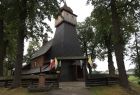 Drewniany, zabytkowy kościół w Porębie Wielkiej