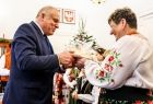 Wicemarszałek Ryszard Pagacz rozmawia z góralką.