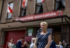 Iwona Gibas z zarządu województwa zwraca się do uczestników strażackich obchodów