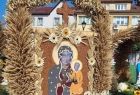 Wieniec dożynkowy z wizerunkiem Matki Boskiej.