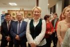Iwona Gibas z Zarządu Województwa Małopolskiego wraz z uczestnikami uroczystego otwarcia