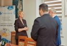 Iwona Gibas z zarządu województwa w trakcie spotkania z wójtem Przeciszowa Tomaszem Kosowskim