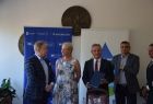 Iwona Gibas rozmawia z beneficjentami programów Funduszy Europejskich