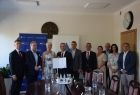 wspólne zdjęcie z beneficjentami