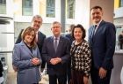 Grupa osób z wicemarszałkiem Witoldem Kozłowskim.