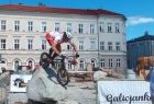 imponujący przejazd na rowerze po przeszkodach