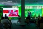 uczestnicy konferencji, w tle prelegent