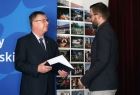 Witold Kozłowski wręczył promesy oraz umowy dofinansowania dla beneficjentów