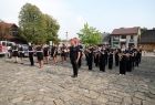 Występ orkiestry dętej na rynku w Lanckoronie