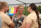 Iwona Gibas z zarządu województwa podczas rozmowy ze strażakami ochotnikami z OSP Lanckorona