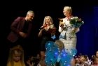 Iwona Gibas z zarządu województwa i burmistrz Brzeszcz wśród działaczy i zawodników KS Millenium
