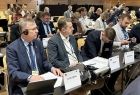 Wicemarszałek Witold Kozłowski podczas posiedzenia komisji.