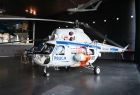 Policyjny śmigłowiec Mi-2 w gmachu głównym Muzeum Lotnictwa Polskiego w Krakowie