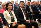 marszałek województwa małopolskiego Łukasz Smółka i Marta Malec-Lech z zarządu województwa małopolskiego 