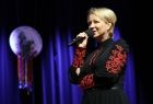 Iwona Gibas z Zarządu Województwa Małopolskiego zwraca się do uczestników świąteczno-jubileuszowego koncertu