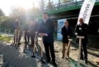 Wbicie łopaty pod budowę kładki na Rabie w Myślenicach