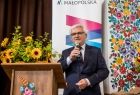 Wicemarszałek Józef Gawron przemawia do mikrofonu.