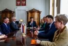 Marszałek Łukasz Smółka spotkał się z Zarządem Forum Wójtów, Burmistrzów i Prezydentów Małopolski