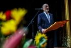 Uroczysta chwila związana z wręczeniem Nagrody Samorządu Województwa Małopolskiego. Przemawia przewodniczący sejmiku województwa prof. Jan Tadeusz Duda 