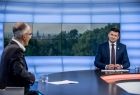Marszałek Łukasz Smółka w trakcie wywiadu.