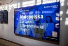 Kampania Europejski Region Przedsiębiorczości to My! na lotnisku Balice