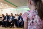 Goście podziwiający program artystyczny w wykonaniu podopiecznych PSONI Koło w Miechowie 
