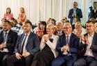 Goście uroczystości oklaskujący program artystyczny przygotowany przez podopiecznych PSONI Koło w Miechowie