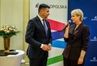 Marszałek Łukasz Smółka oraz Iwona Gibas z Zarządu Województwa Małopolskiego