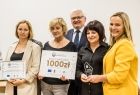 Cztery kobiety i wicemarszałek Józef Gawron.