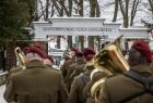Orkiestra wojskowa na cmentarzu