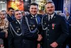 Marszałek Łukasz Smółka w gronie strażaków 
