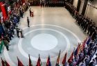 Widok z góry na obszerną salę w Małopolskim Muzeum Pożarnictwa w Alwerni, gdzie odbywały się uroczystości Powiatowego Dnia Strażaka