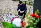 Zapalanie zniczy na grobach w Krakowie