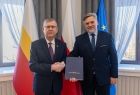 Wicemarszałek Witold Kozłowski i wójt Mariusz Tarsa. 