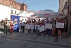 Grupa dzieci na tarnowskim rynku.