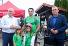 Wicemarszałek Ryszard Pagacz z cyklistami.