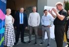 Iwona Gibas z zarządu województwa w trakcie rozmowy z samorządowcami z Brzeszcz oraz tutejszymi strażakami ochotnikami