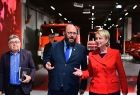 Iwona Gibas z Zarządu Województwa Małopolskiego podczas rozmów towarzyszących otwarciu wystawy w gmachu Małopolskiego Muzeum Pożarnictwa w Alwerni