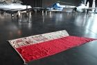Olbrzymia flaga lotniskowa, nowy nabytek Muzeum Lotnictwa Polskiego w Krakowie