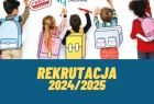 Grupka dzieci pisze na tablicy różne wyrazy. Pod spodem na granatowym tle napis: Rekrutacja 2024/2025