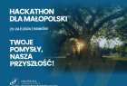 Białe litery na niebieskim tle Hackathon dla Małopolski, po prawej stronie drzewo w naturalnym środowisku. 
