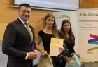 Wicemarszałek Województwa Pan Łukasz Smółka i laureatki konkursu
