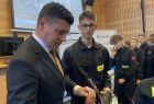 Wicemarszałek Województwa Pan Łukasz Smółka i laureaci konkursu
