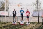 na podium