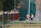 wokół boiska sportowego