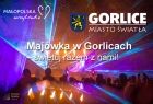 Iluminacje świetlne a na nich logo Gorlic i napis Wizytówki Małopolska