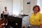 Dwie panie pracujące w biurze wojewódzkiego urzędu pracy 
