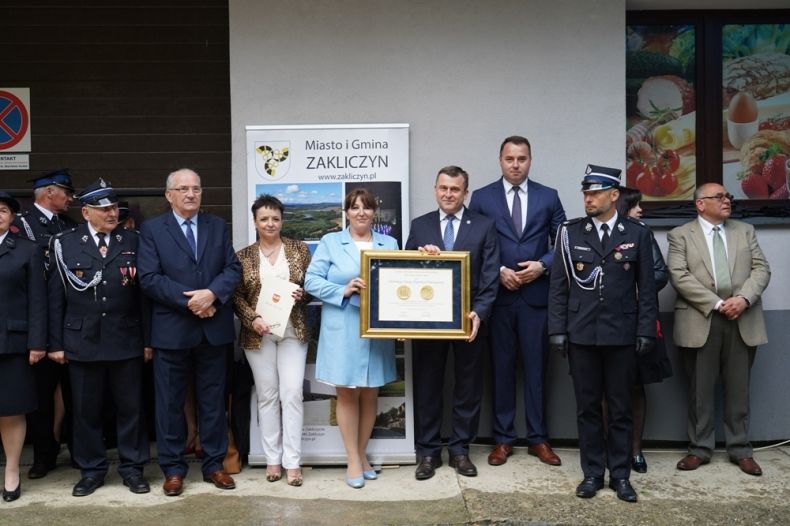 Wojciech Skruch i uczestnicy uroczystości 