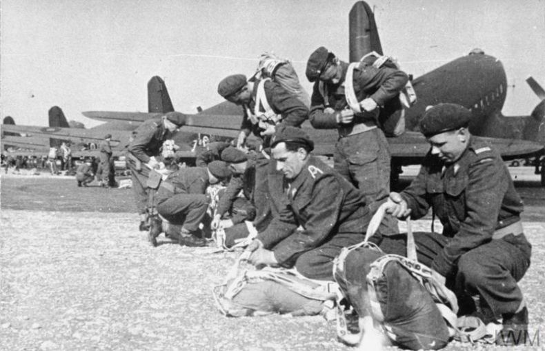 Historyczne zdjęcie 1. Samodzielnej Brygady Spadochronowej
w operacji Market Garden 1944.
Zdjęcie ze zbiorów cyfrowych IWM